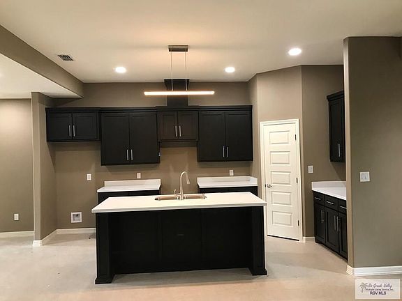 2nd image of 6996 Heritage Oak Dr #17