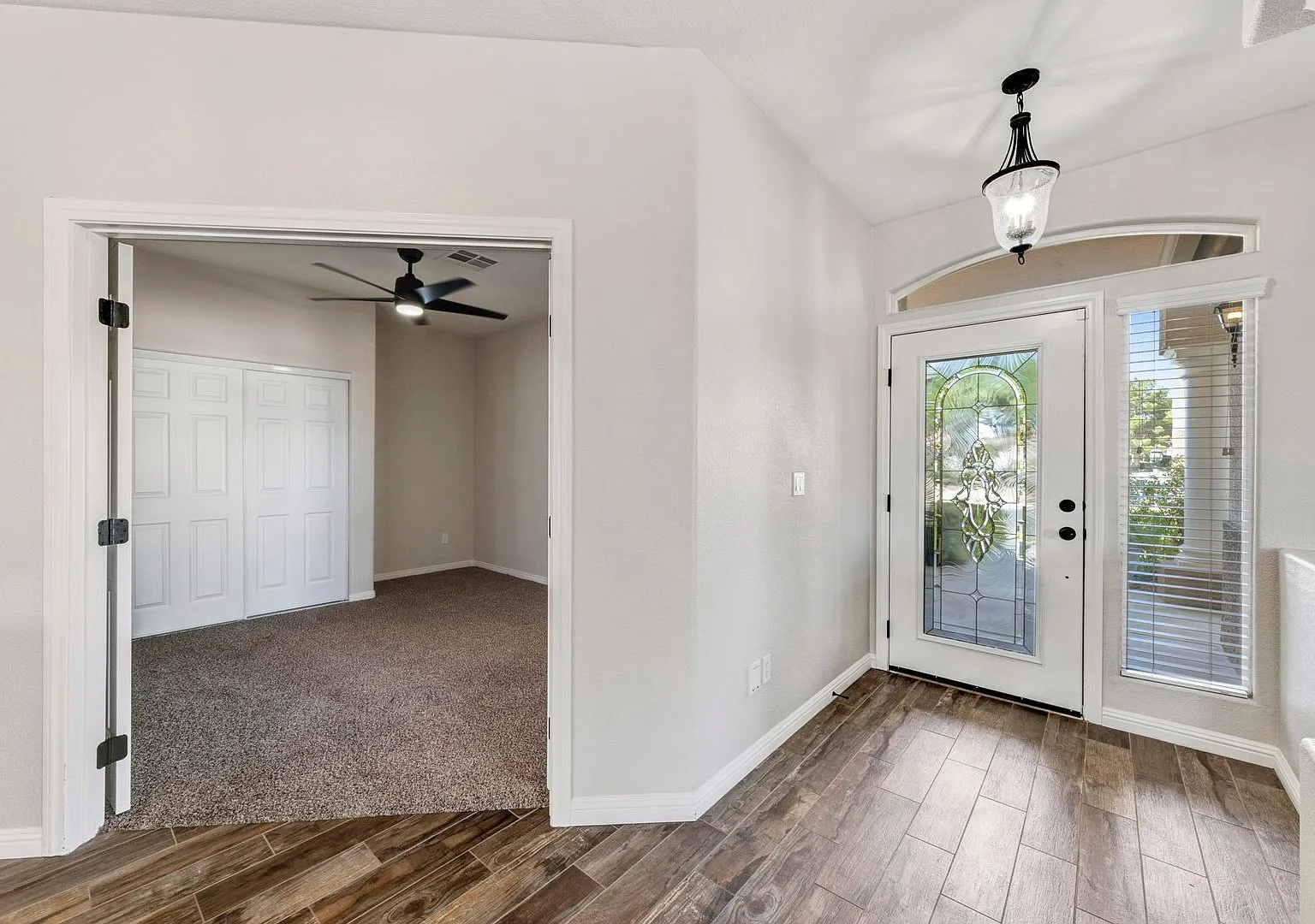 4 Bedroom 2 Bath Home Gated W/Pool & Spa R/V Parking — Photo 4