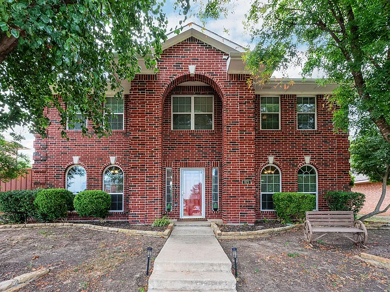 821 Cornell Ln — Photo 25
