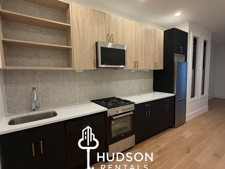 54 Grace St #3R — Photo 1