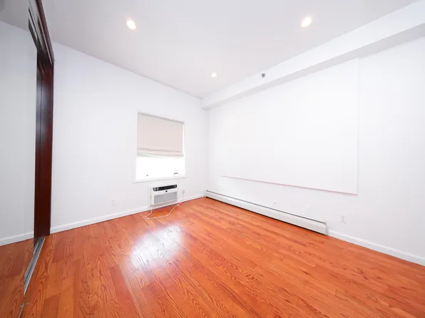 526 Avenue Z image 13 of 14