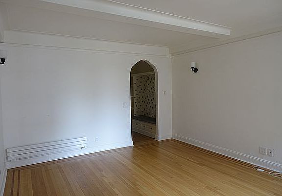 3rd image of 41 W 70th St #10B