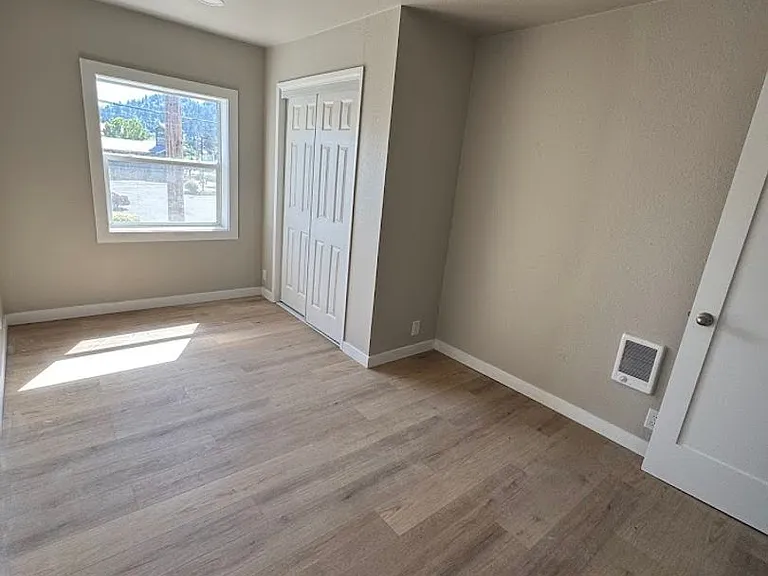 227 S 6th St — Photo 2