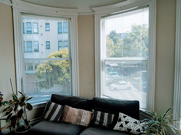5th image of 662 Clayton St APT 4