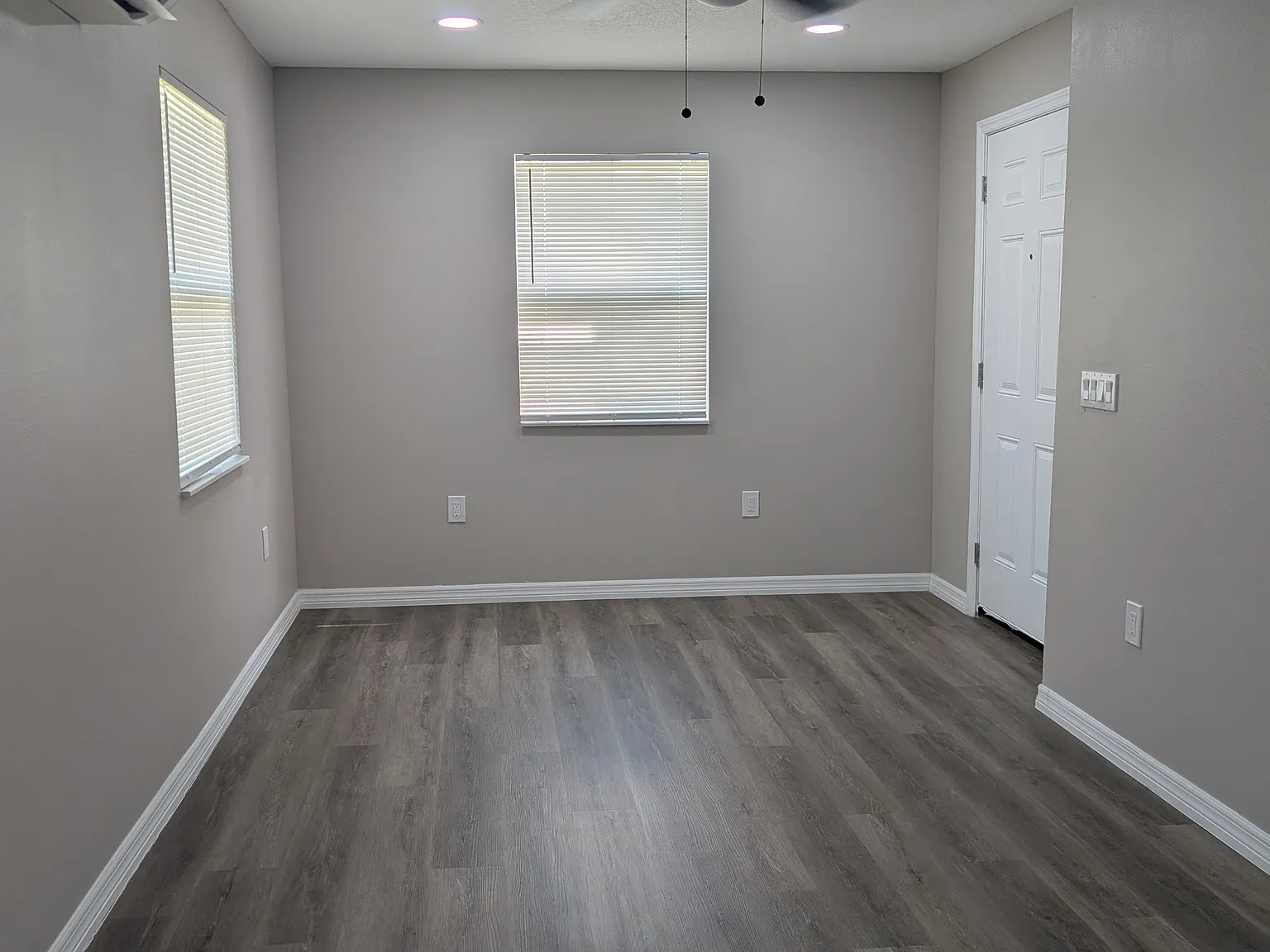 811 Hills St - 1 — Photo 3