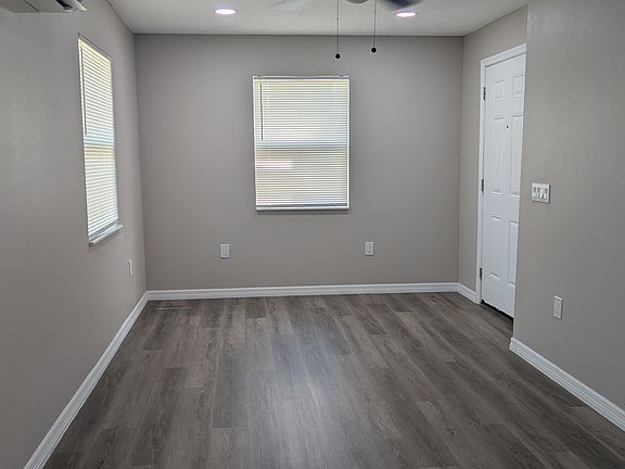 3rd image of 811 Hills St