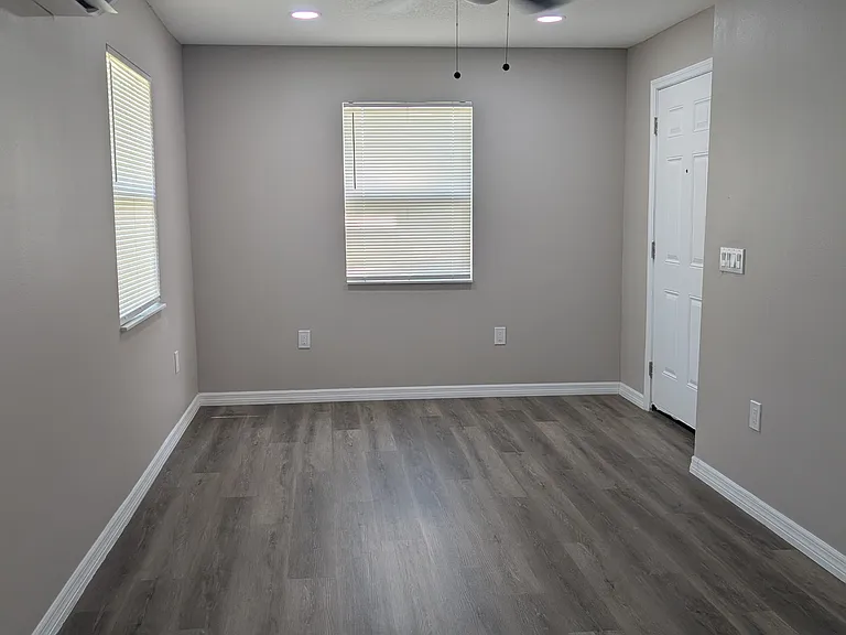 811 Hills St — Photo 3