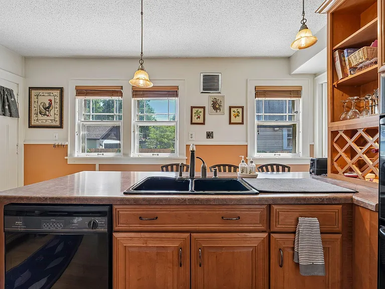 1771 James Ave S #1 — Photo 14