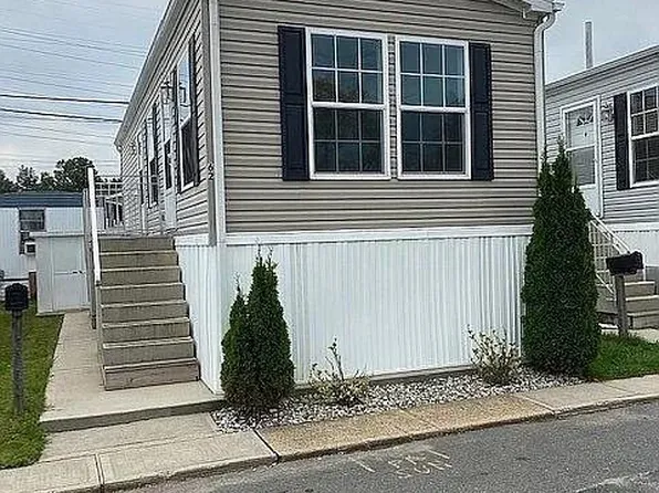 62 Freddie Ave, Avenel, NJ 07001