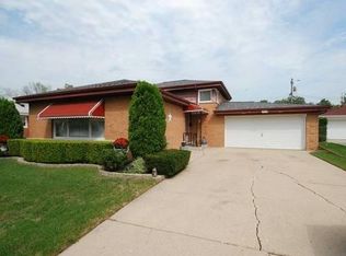 7824 Palma Ln, Morton Grove, IL 60053