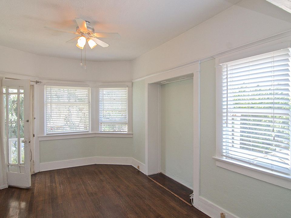 Big doble-hung windows all around
