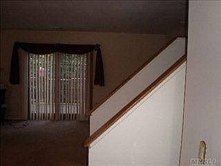 4th image of 68 Stratford Ct