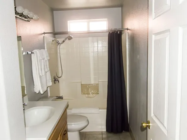 4949 Desert Knoll Ave, Twentynine Palms, CA