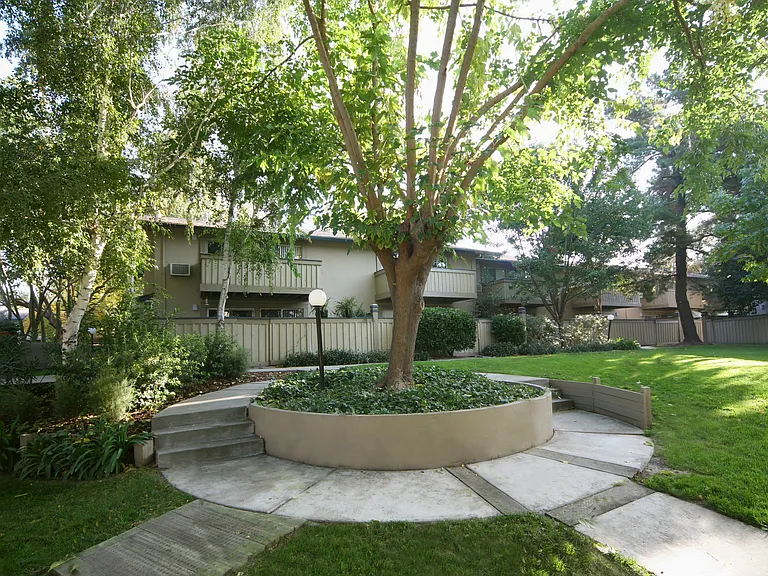 Del Prado Apartment Homes — Photo 13