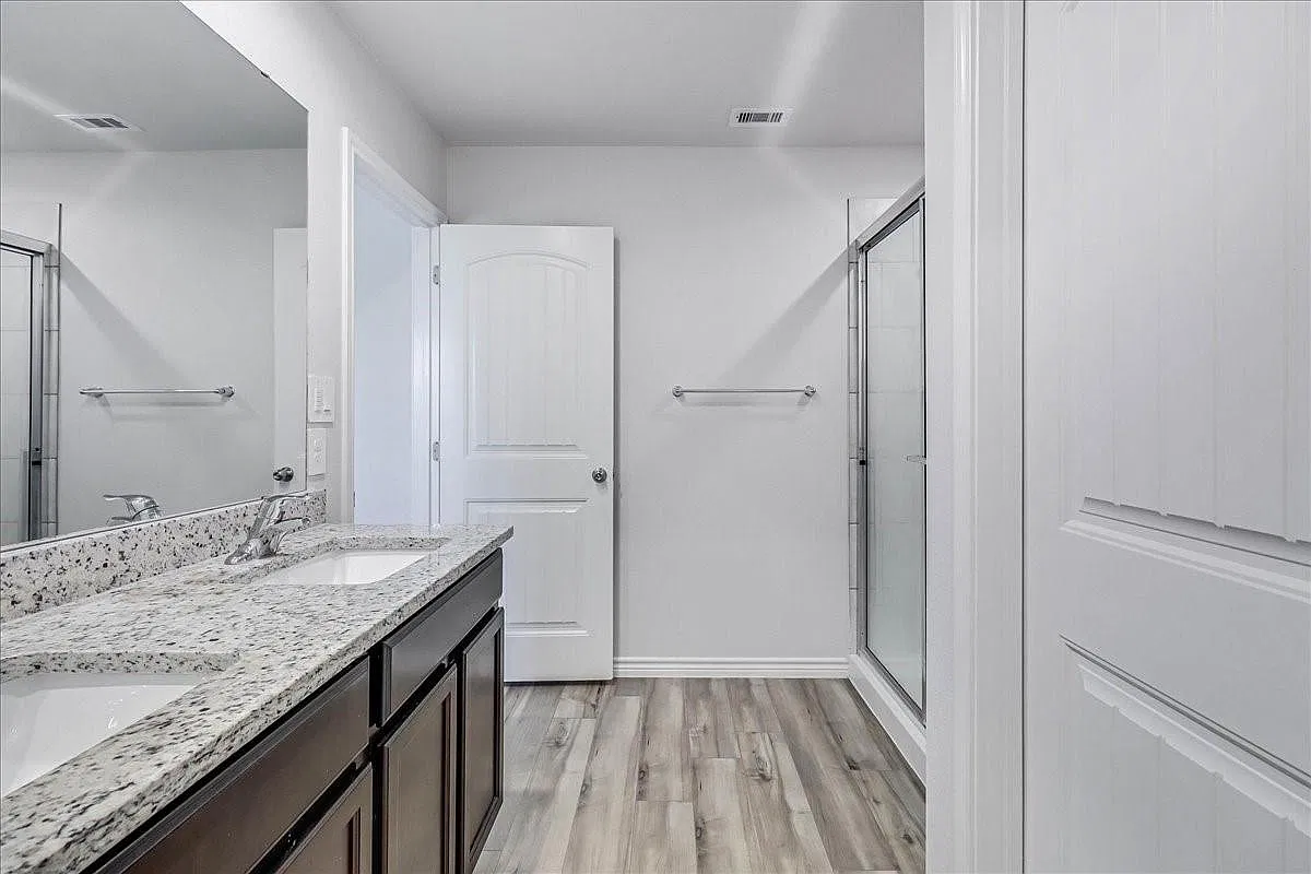 4 bed, 4.0 bath, 1630 sqft, $2,600 — Photo 4
