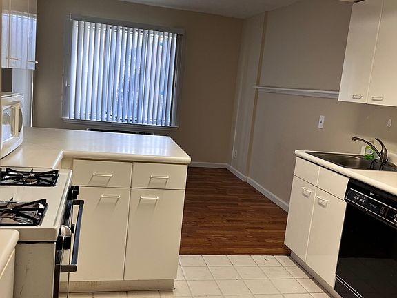 4th image of 171 Wellington Ct APT 1H