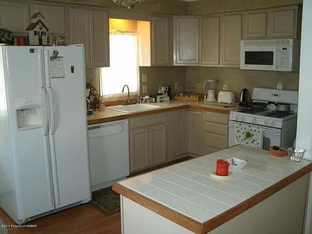 2nd image of 92 Tompkins St