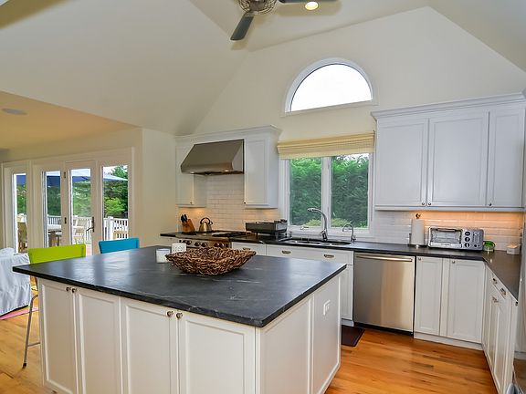 2nd image of 83 Bishops Ln
