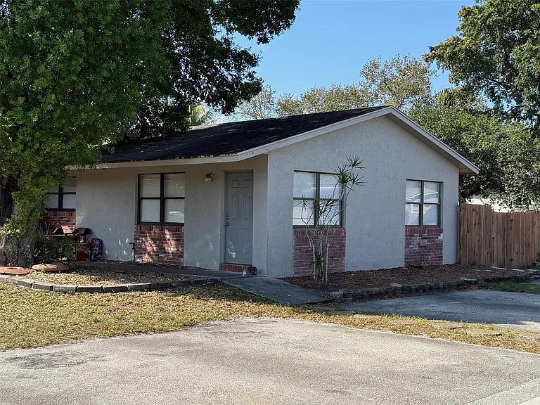 6140 SW 43rd St — Photo 3