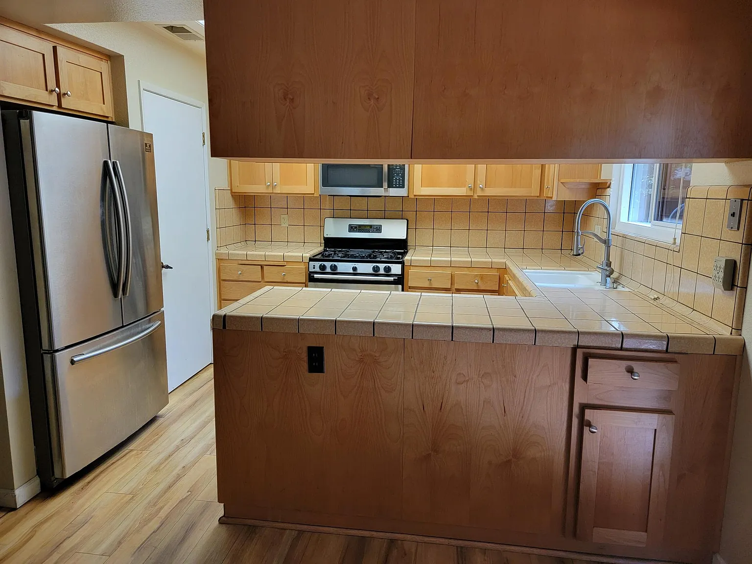 2 bed, 1410 sqft, $1,800 — Photo 1