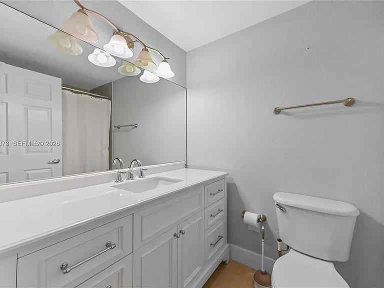 4802 Washington St #5 — Photo 11