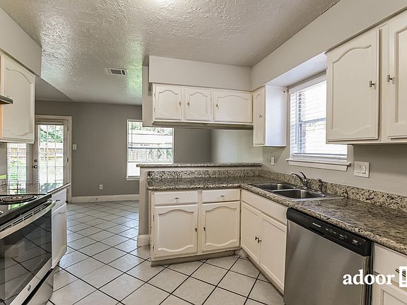 3rd image of 15938 Wine Rock Dr