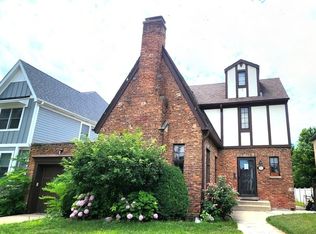 696 S Parkside Ave, Elmhurst, IL