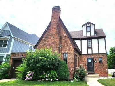 696 S Parkside Ave, Elmhurst, IL, 60126