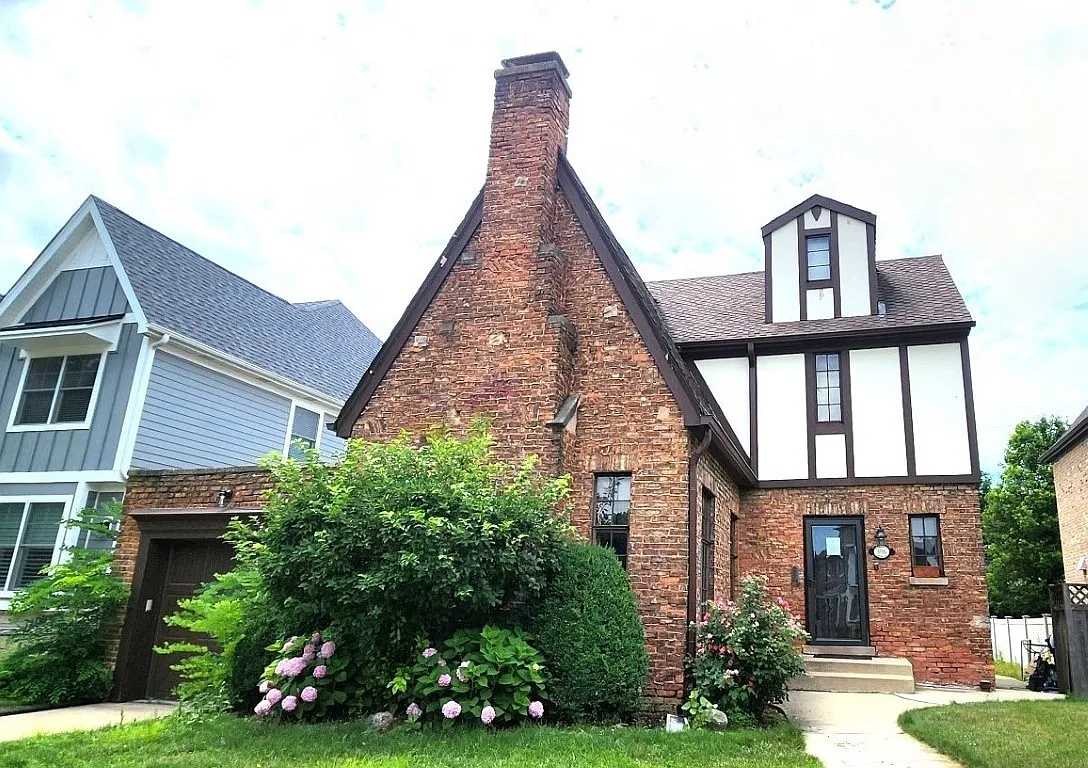 696 S Parkside Ave photo 1