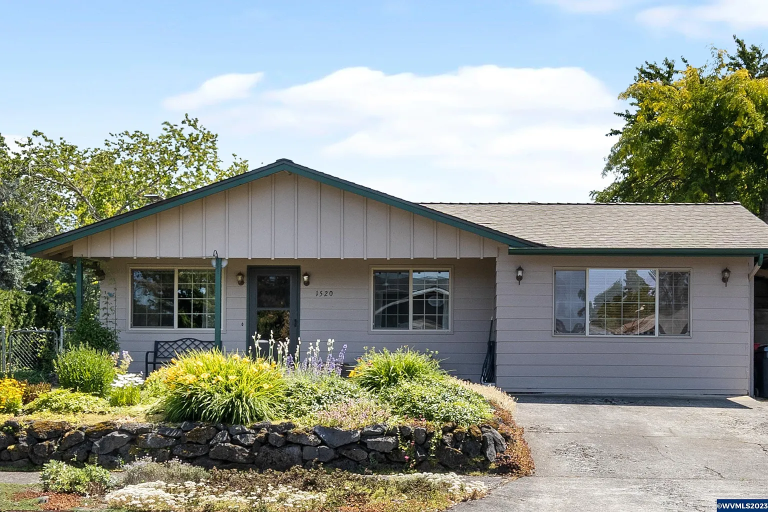 1520 W Brett Ct photo 1