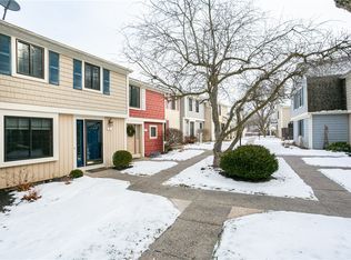 2 Village Trl, Honeoye Falls, NY 14472