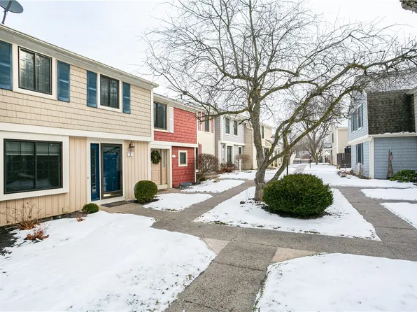 2 Village Trl, Honeoye Falls, NY 14472