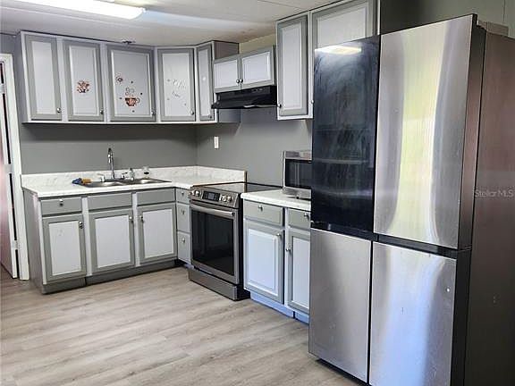 4th image of 900 NW 42nd Pl