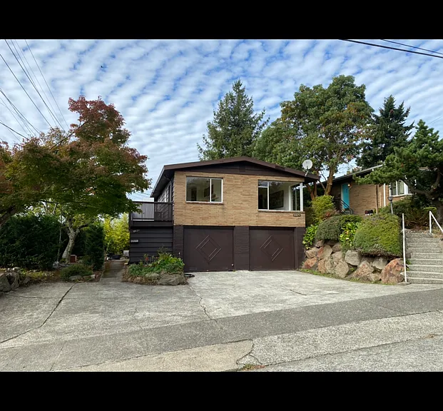 4431 Powell Pl S — Photo 1