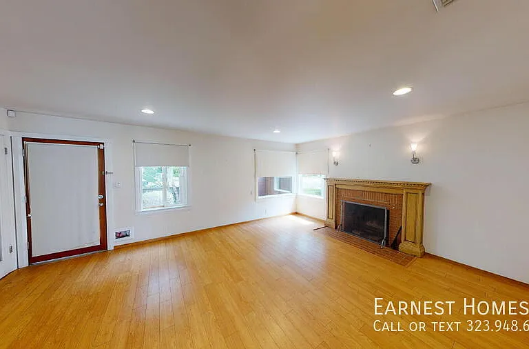 2577 S Bundy Dr — Photo 3