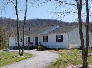 40 Shadow Valley Dr, Hendersonville, NC 28739