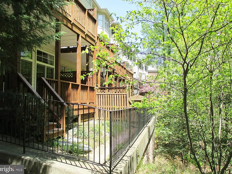 2511 Gadsby Pl — Photo 41