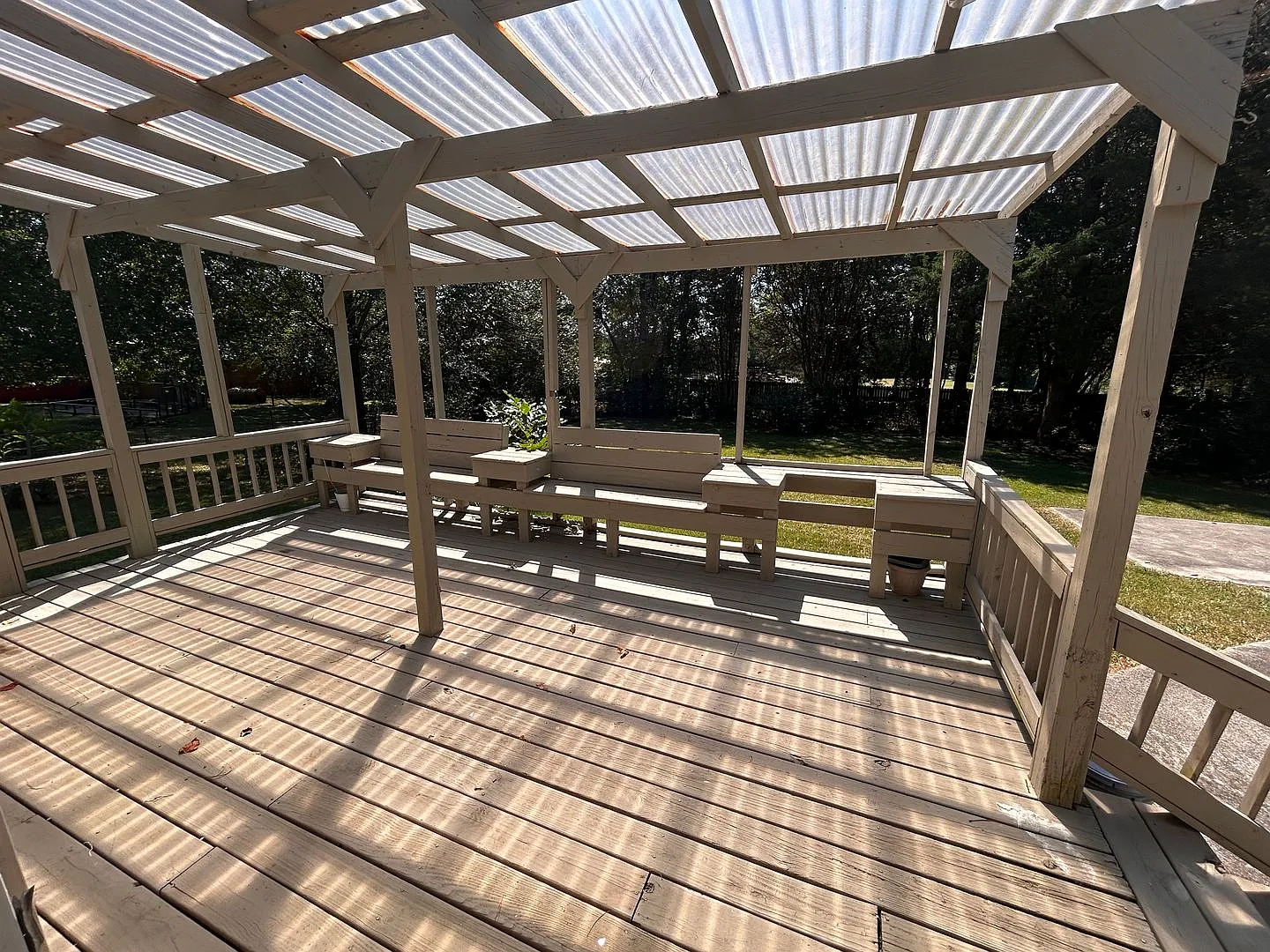 3br 1Ba with great deck/patio area and a decorative mantle — Photo 3