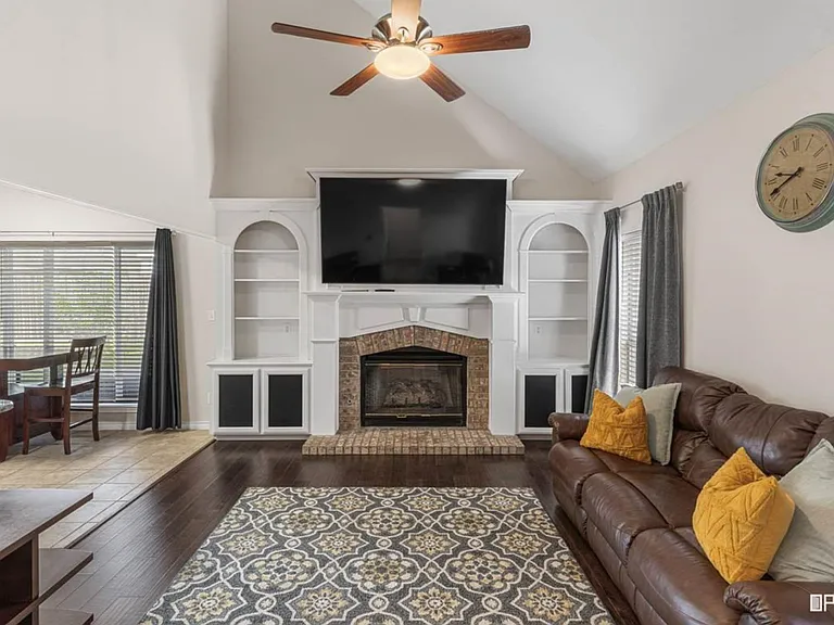 3506 Rugby Ln — Photo 5