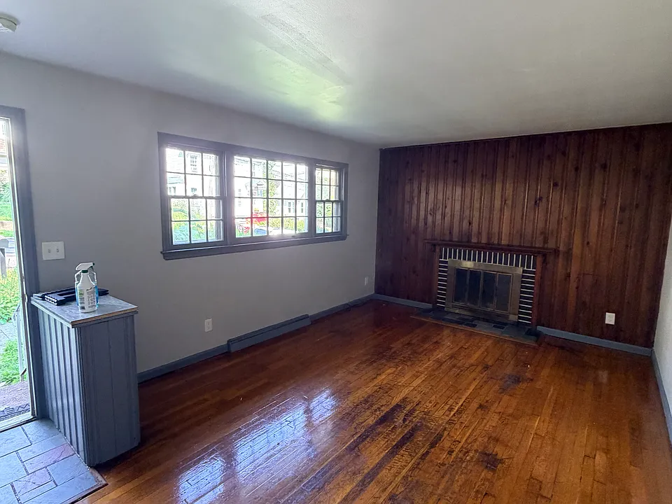 7 Hemlock St #1