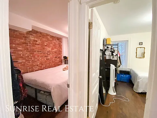 Rented by Sunrise Real Estate | media 32
