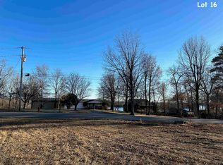 560 Riverside Ln, Crump, TN 38327