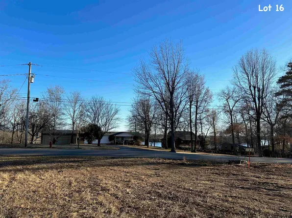 560 Riverside Ln #16, Crump, TN 38327