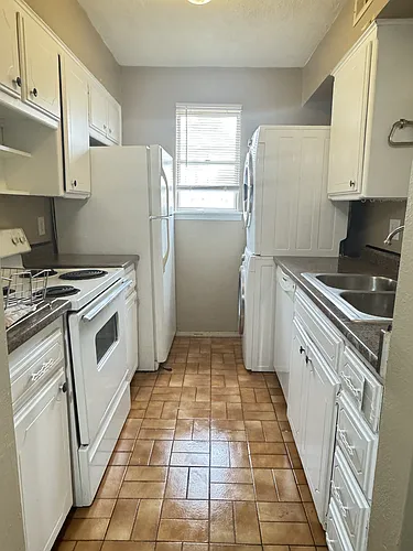 824 Greenvale Rd Photo 1