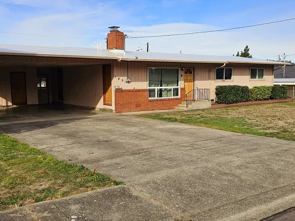 746 W Luellen Dr, Roseburg, OR 97471