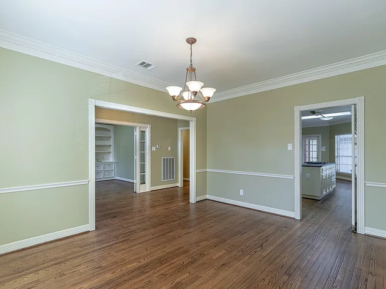4418 Jane St — Photo 11