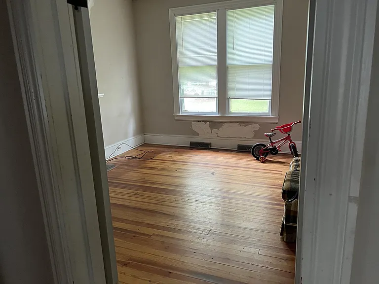 212 E Capitola Ave — Photo 8