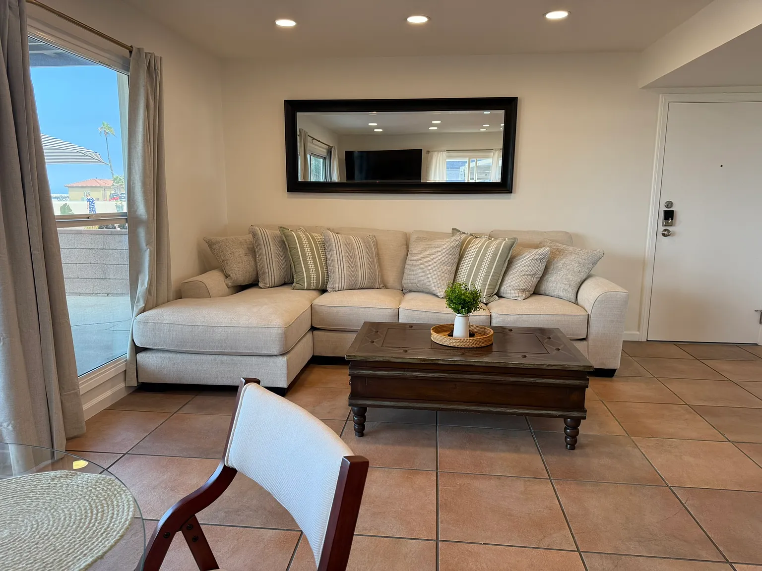 2 bed, 1000 sqft, $9,500 — Photo 3