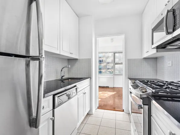 445 East 80th Street image 3 of 5