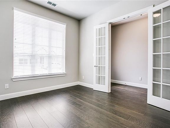 4th image of 870 Elm Park Dr